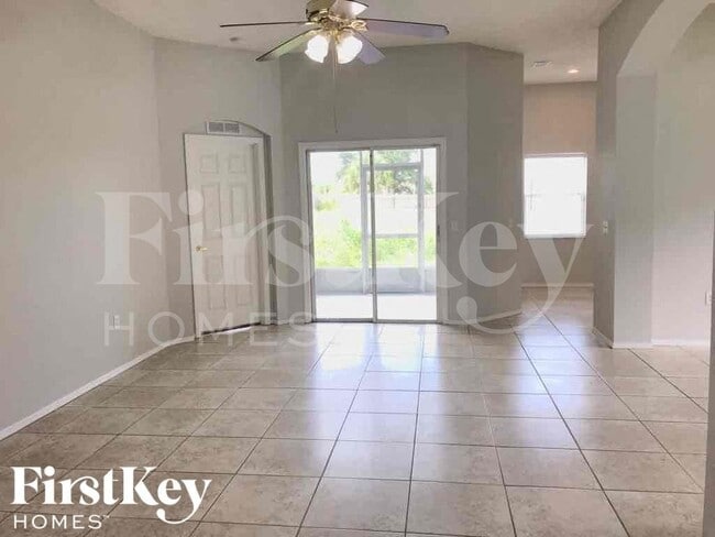 Building Photo - 1237 E Grove Ave