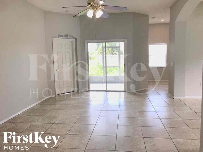 Foto del edificio - 1237 E Grove Ave