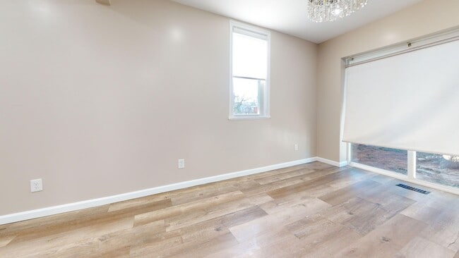 Building Photo - Spacious 4BR, 2BA Home with Updated Kitchen