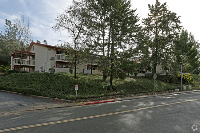 Building Photo - Auburn Villa