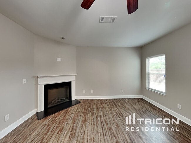Building Photo - 120 Leland Ln