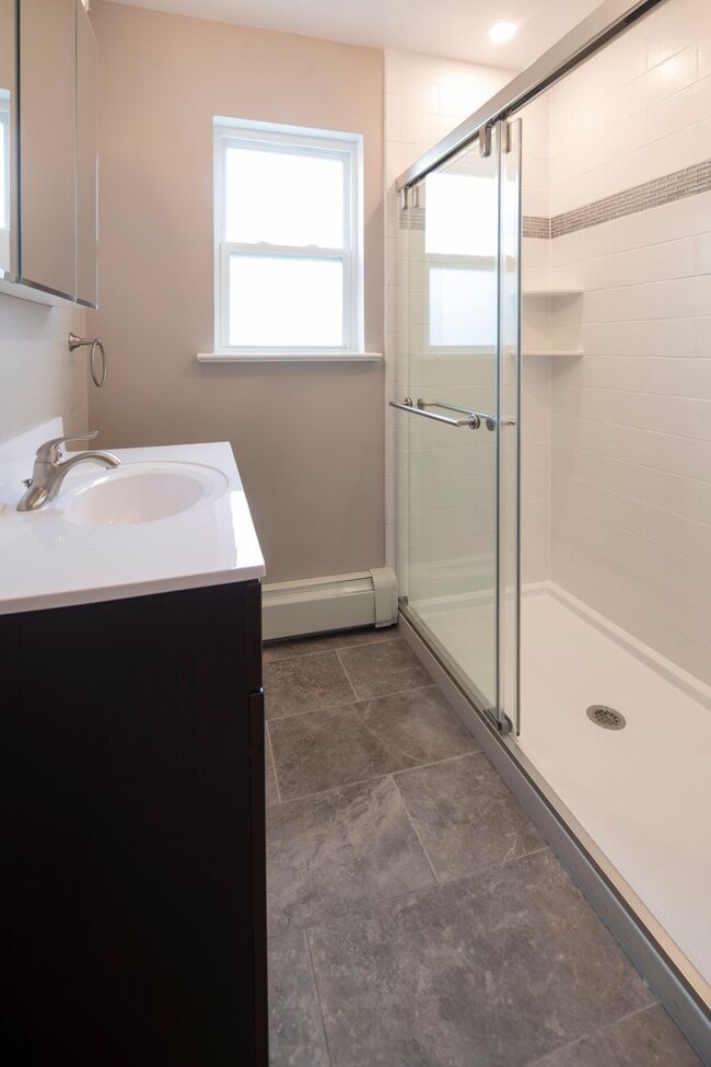 Interior Photo - The Courtyard @ Clifton: In-Unit Washer & Dryer, Heat, Hot & Cold Water, Gas Included, and Bark P...