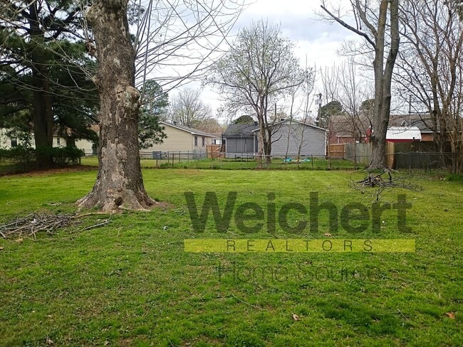 Building Photo - 3BR Home w/ Garage & Fenced Yard
