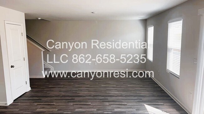 Building Photo - Charming single family house!3bedrooms, 3b...