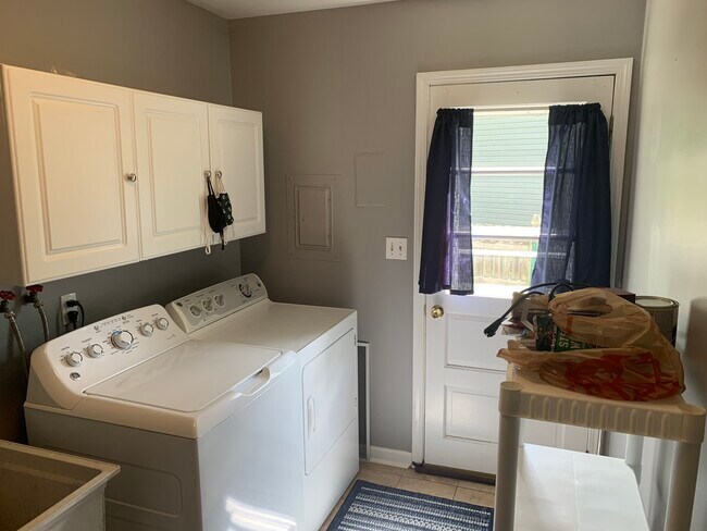 Foto del edificio - 592 Green Oaks Dr