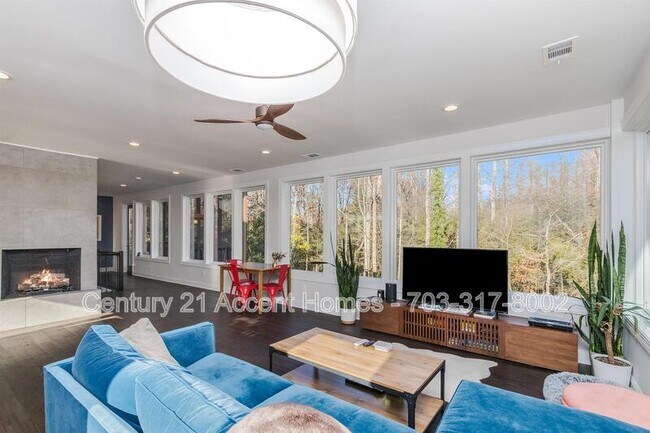Foto del edificio - 3304 Highland Ln