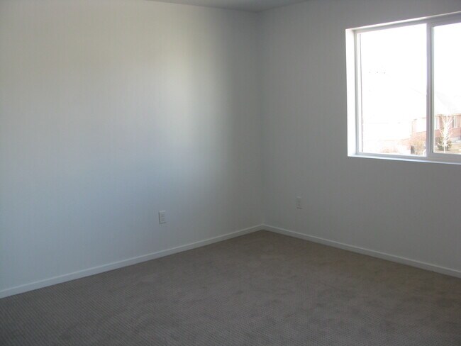 Master bedroom - 9607 N Elkridge Lane