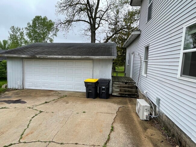 Foto del edificio - 1205 Hollister Ave