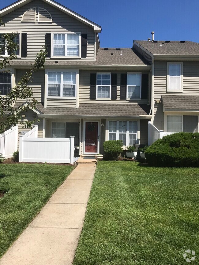 Laurel Creek Condominiums Apartments for Rent with Hardwood Floors