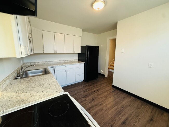 Building Photo - 276 Parliament Cir