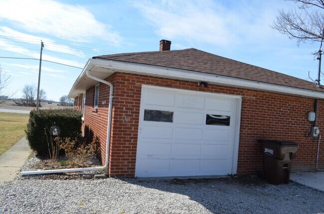 Building Photo - 6550 E 110 S