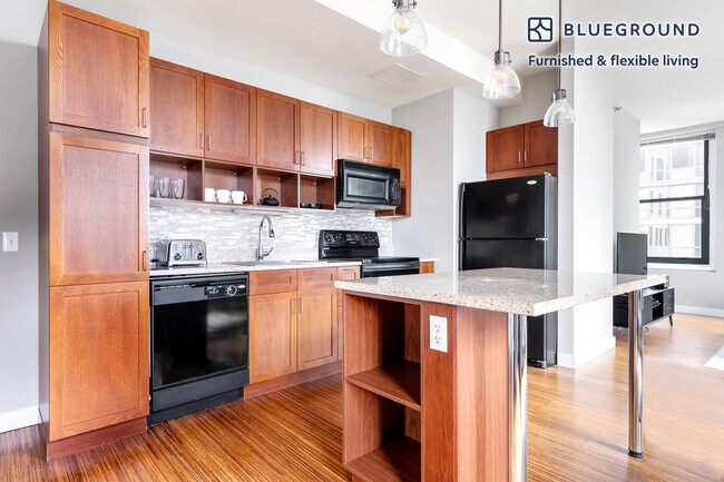 Foto del edificio - 63 E Lake St