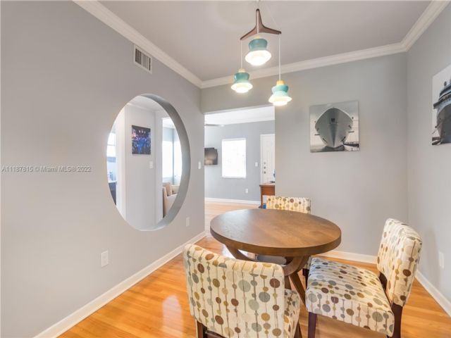 Foto del edificio - 915 8th St