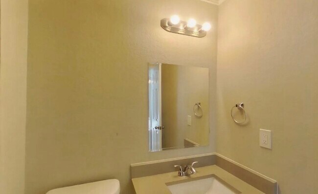 Foto del edificio - MOVE IN READY