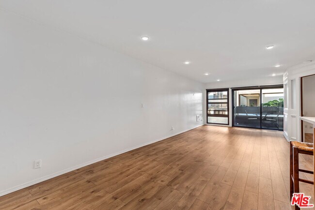 Foto del edificio - 7742 Redlands St