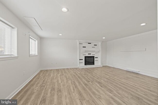 Foto del edificio - 139 Adrienne Ave