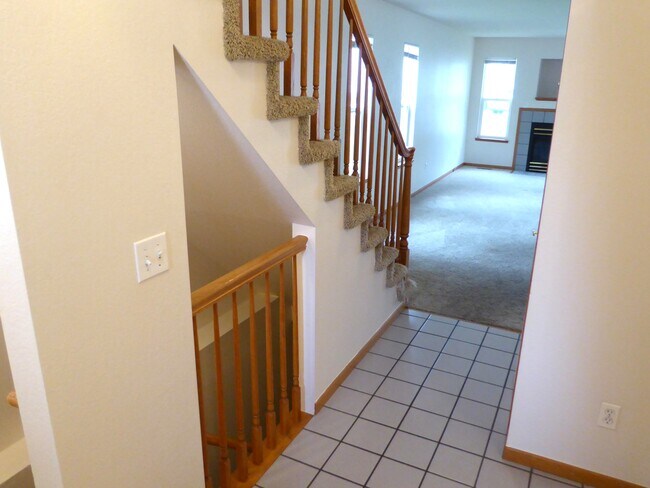 Building Photo - 1637 Westbridge Dr
