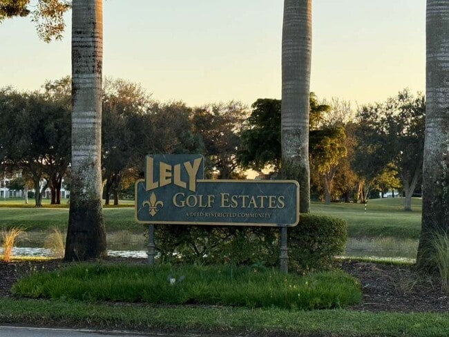 Building Photo - 4BR + Den Pool Pet Friendly Home in Lely Golf Estates with a Golf Course View!