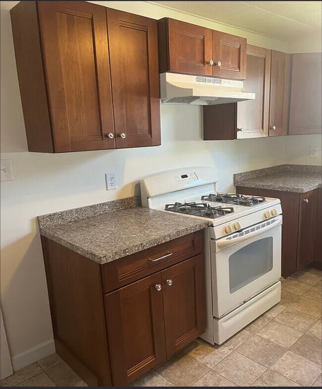 Foto del edificio - 328 Clayton Ave