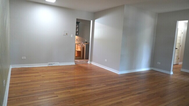 Building Photo - 414 Lakeview Dr