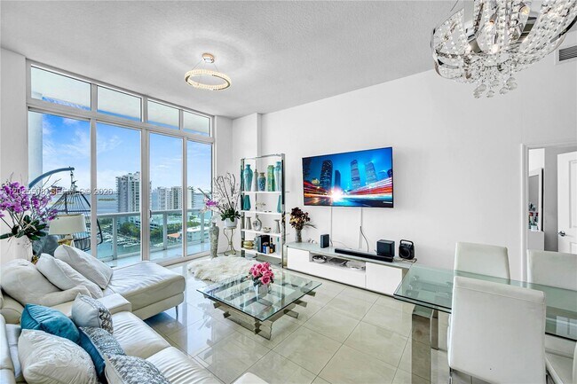 Foto del edificio - 7900 Harbor Island Dr