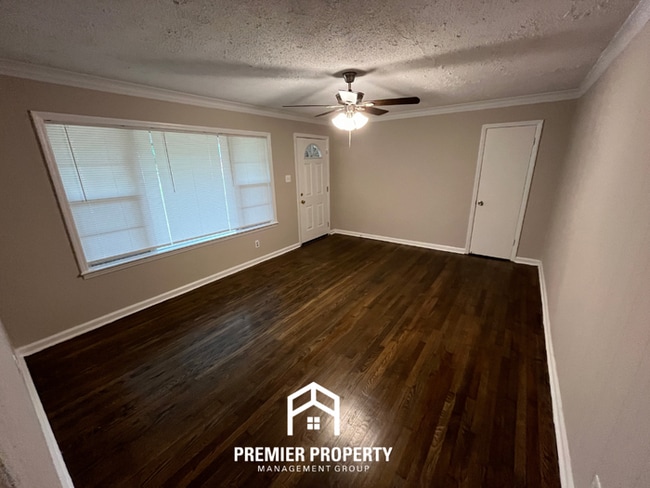 Building Photo - Newly Renovated 3BR/2BA in Whitehaven | Screened Porch & 2-Car Garage
