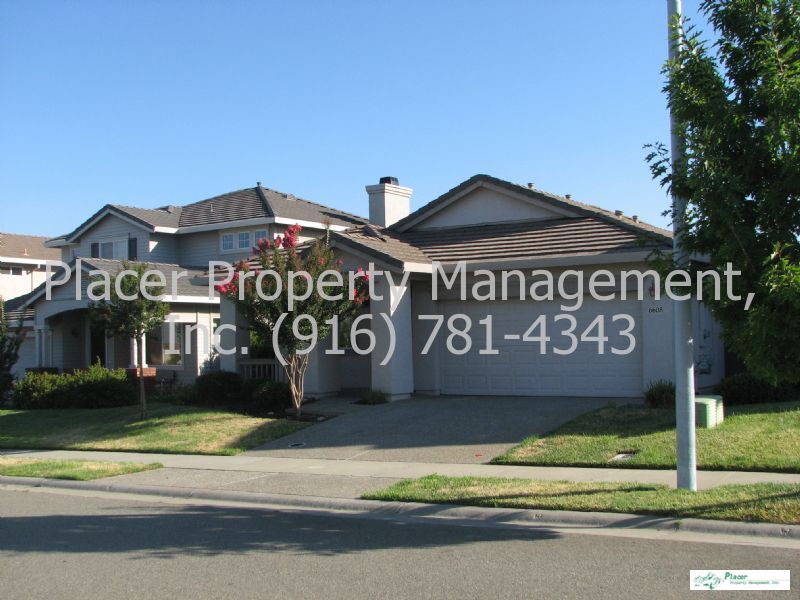 Primary Photo - Nice 4 Bdrm Single Story w/Fireplace