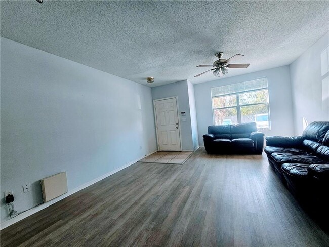 Foto del edificio - 6124 Osprey Lake Cir