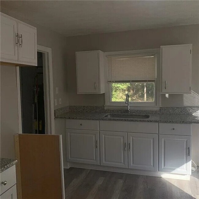 Foto del edificio - 6833 Walrond Ave