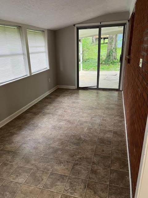 Foto del edificio - 240 W French St