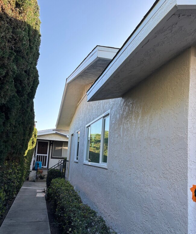 Foto del edificio - 583 W 16th St