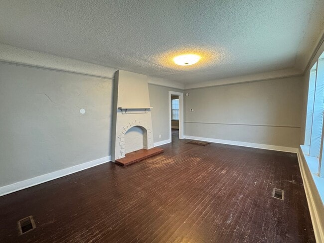 Building Photo - Historic 1 Bed/1 Bath with Bonus Room Dupl...