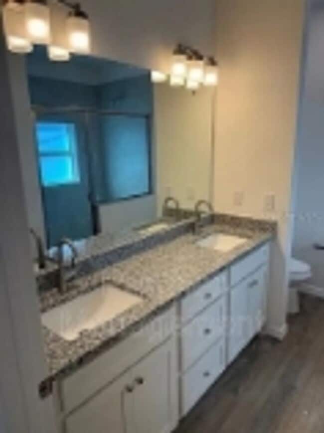 Foto del edificio - 7379 Helliwell St