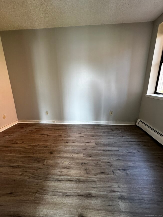 Building Photo - 54 Maple Ave