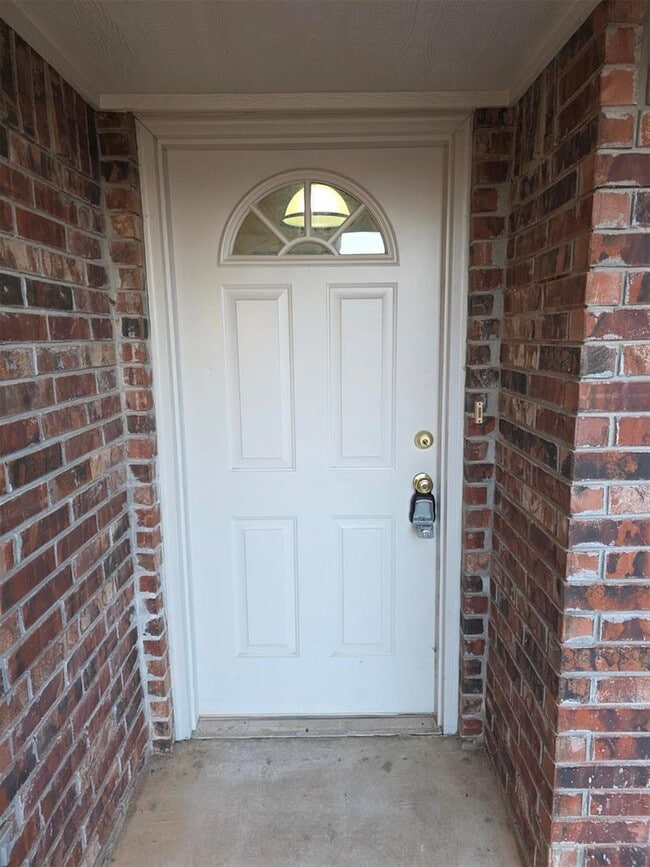 Building Photo - 1917 Overland Trail