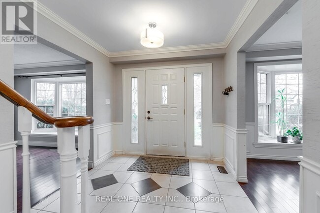 Building Photo - 120 Blyth Crescent