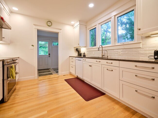 Foto del edificio - 119 Washington Grove Ln