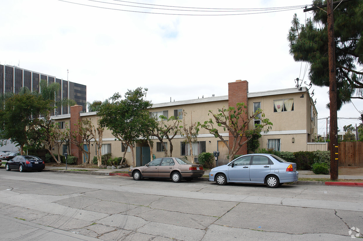 Primary Photo - Van Ness Apartments