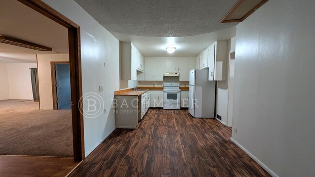 Building Photo - Charming 3-Bedroom Home with Spacious Backyard & Office