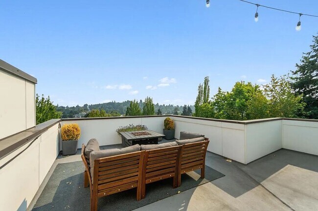 Foto del edificio - Beatiful 2 bed/ 2 bath townhome in Madison...