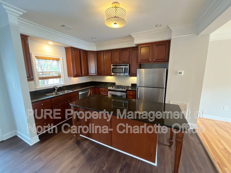 Foto principal - 2425 Madeline Meadow Dr