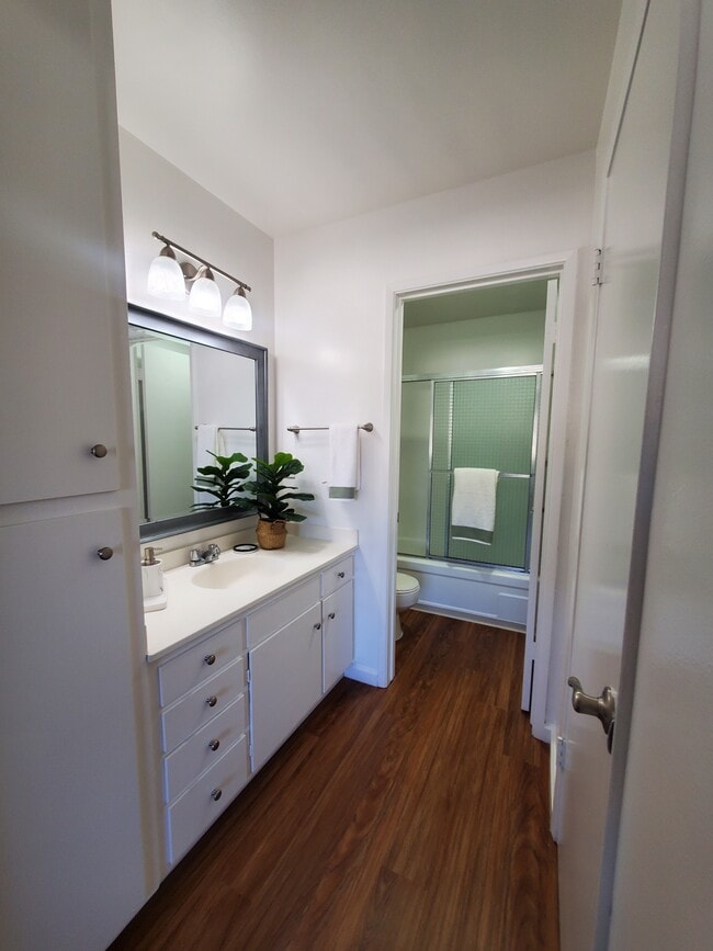 Baño clásico de 1BR, 1BA - Fayette Arms Apartments