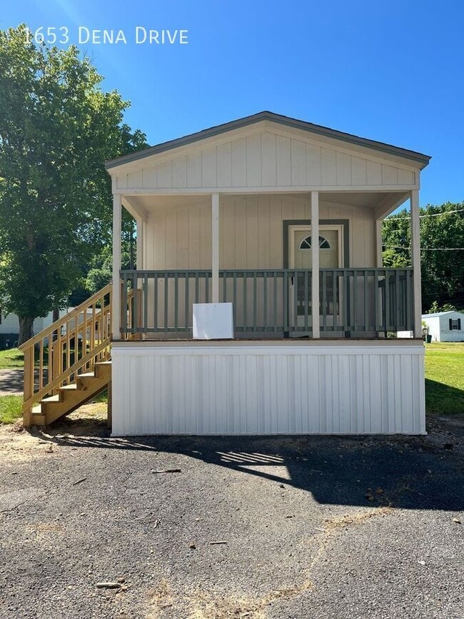 Building Photo - 1653 Dena Dr
