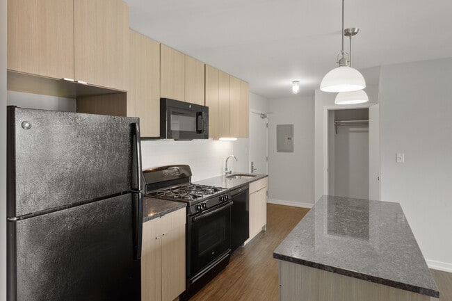 Building Photo - 5411 N Winthrop Ave