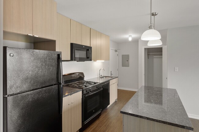 Foto del edificio - 5411 N Winthrop Ave