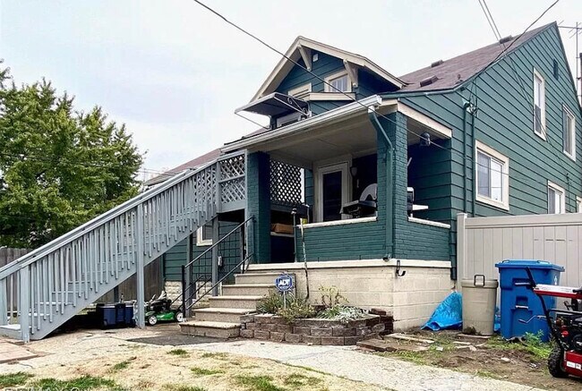 Building Photo - 34805 Glenwood Rd