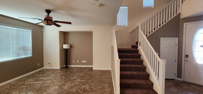 Building Photo - 933 Ambrosia Dr