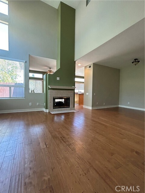 Foto del edificio - 912 S Lone Pine Ln