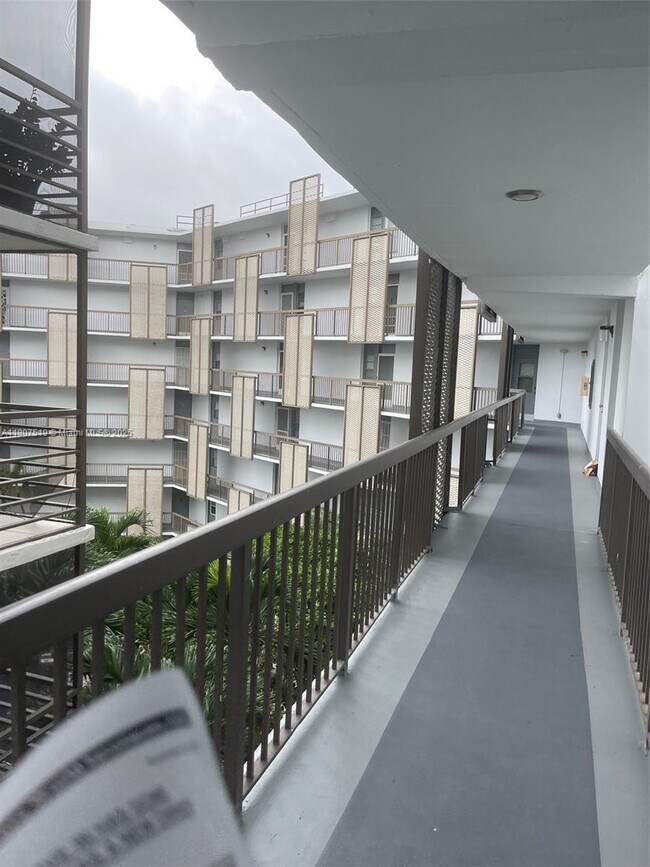 Foto del edificio - 20400 W Country Club Dr
