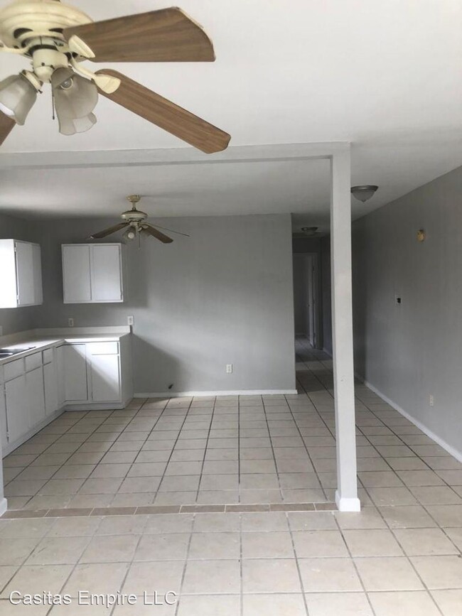 Building Photo - 2 br, 1 bath House - 122 Red Ripple Rd. B